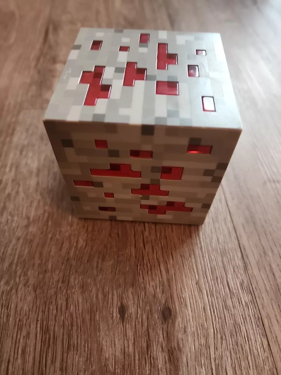 Minecraft illuminating Redstone Ore at