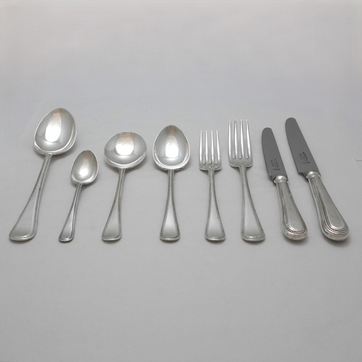 英国　シェフィールド　ジョージバトラー　EPNS A1 カトラリー44本セット BEAD Design GEORGE BUTLER Sheffield Silver Service 44 Piece