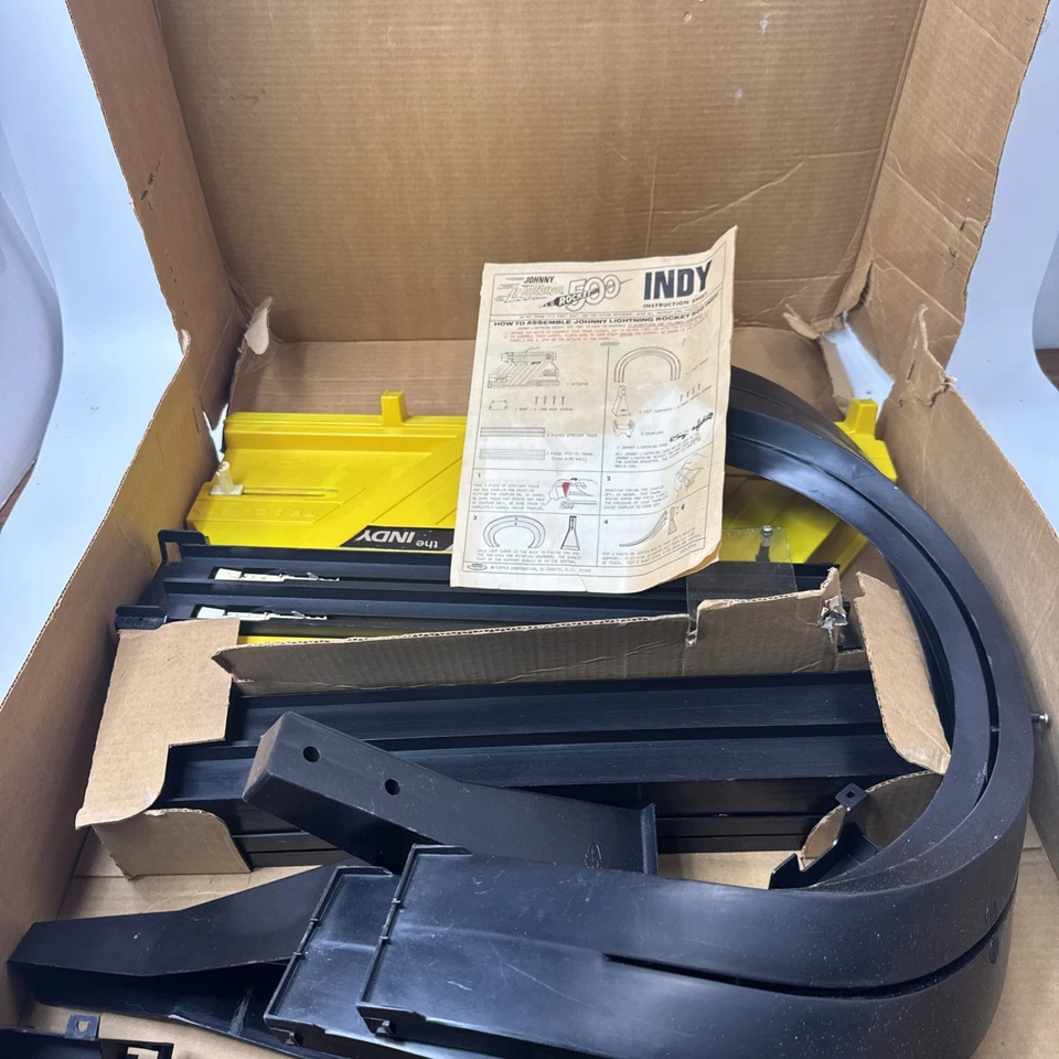 Raro 1970 Johnny Lightning Novo Indy 500 Rack Track Conjunto Na Caixa Topper Brinquedos - Imagem 3 de 4