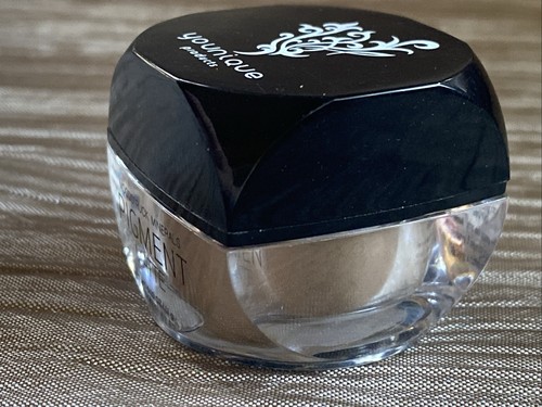 Younique Moodstruck Minerals Pigment Shimmer Eye Shadow - Irresistible - Picture 2 of 7