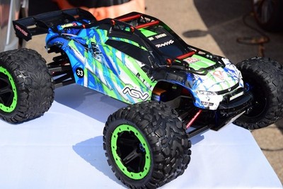 Traxxas E-REVO BL 2.0 VXL RTR 1/8 6S mit viel UPGRADES 120km/h