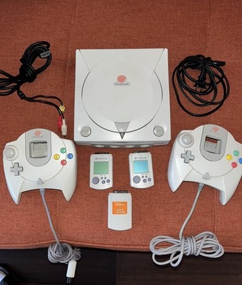 SEGA Dreamcast HKT-3020 Console Bundle w/ 3 Memory Cards, 2 Controllers & Cords