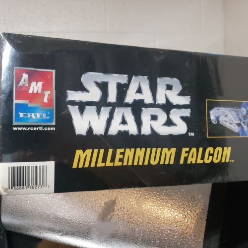 Star Wars Millenium Falcon Model Kit 2005 AMT ErtL - NEW IN BOX - Picture 3 of 5