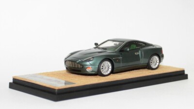 1/43 PIRANHA 2001 ASTON MARTIN V12 VANQUISH N/SPARK N/MATRIX N