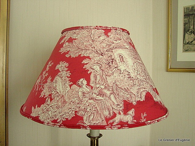 Abat-jour rouge en toile de Jouy 41 cm pour une ambiance maison de campagne chic