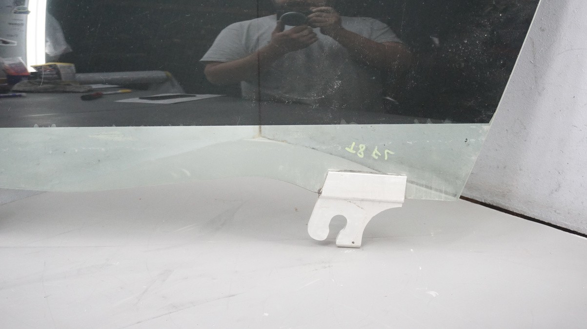 Maserati Ghibli 2014-2022 Front Left Door glass