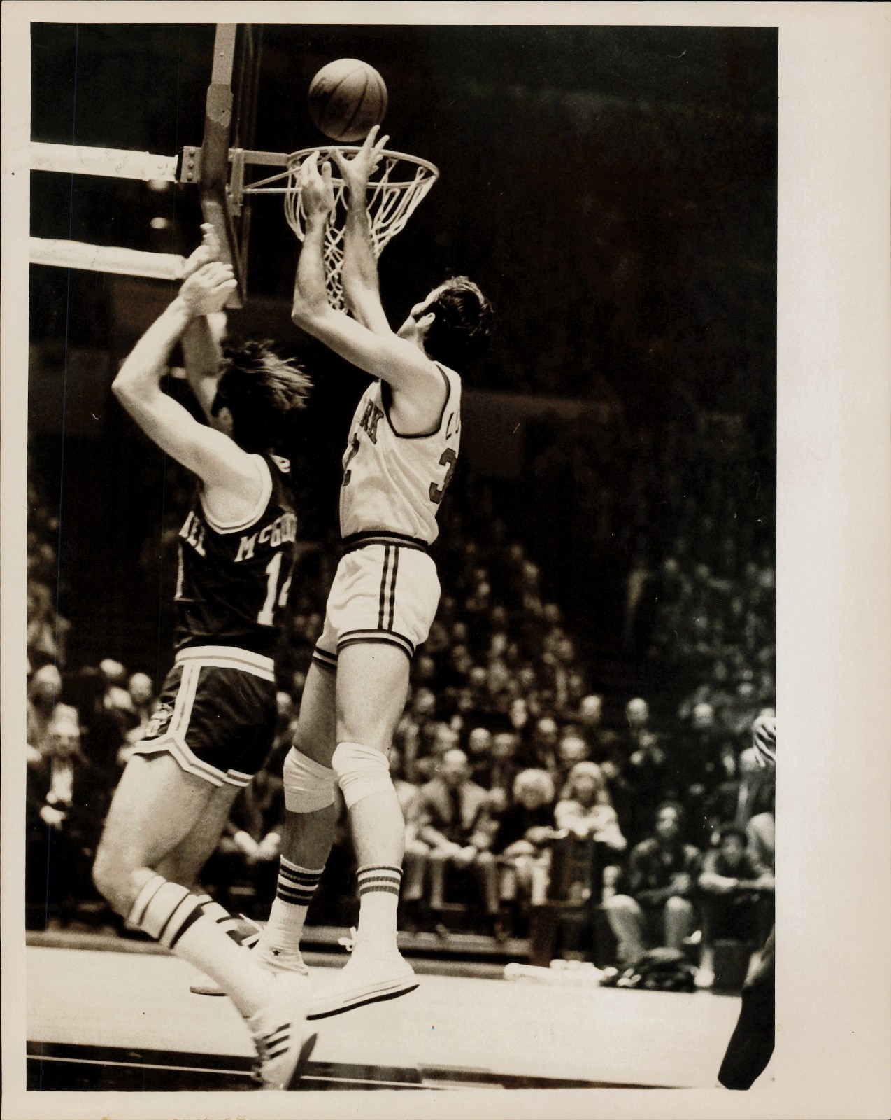 Undated Press Photo NBA Action Jerry Lucas, New York Knicks Scores vs Milwaukee