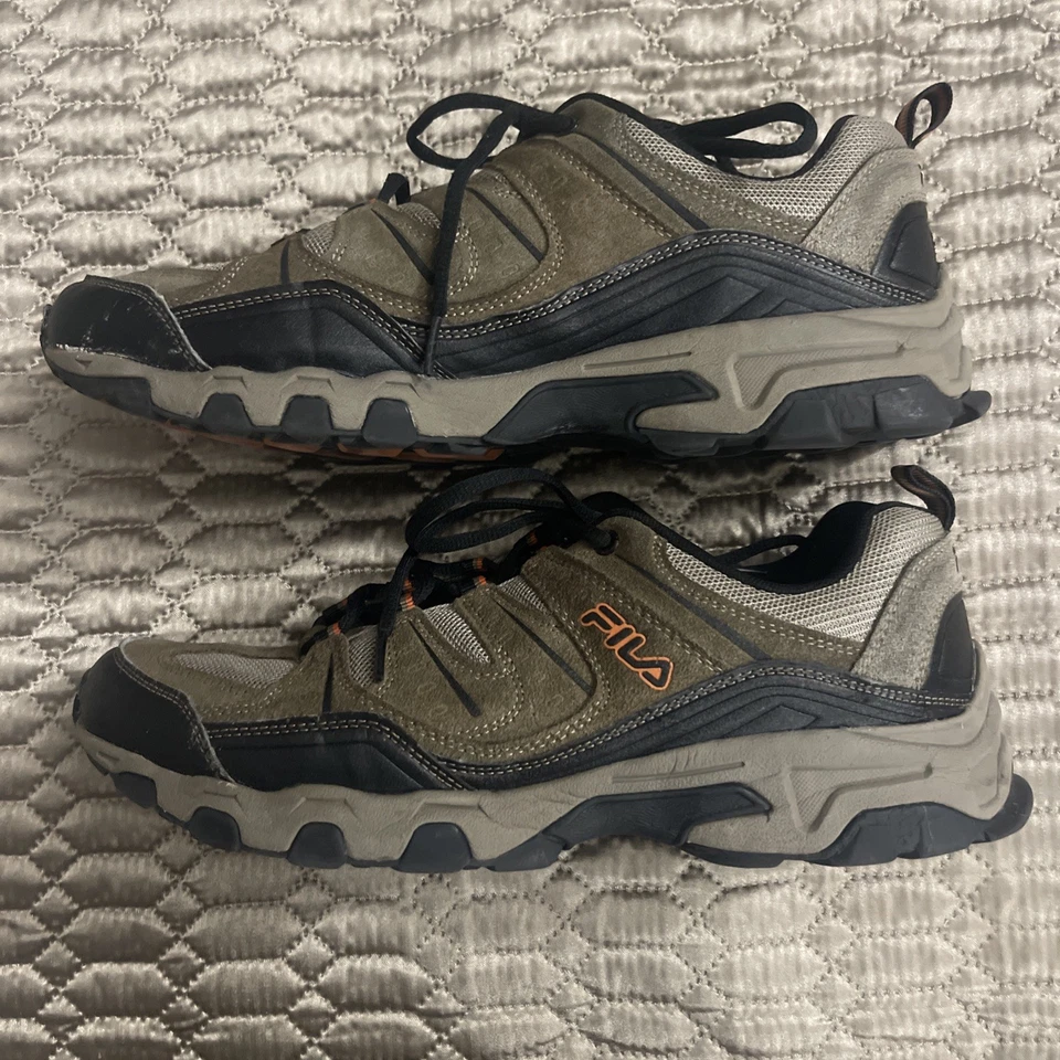 Zapato de senderismo Fila para hombre talla 11,5.  Con cordones marrón.  Excelente estado. Foto 2 de 4