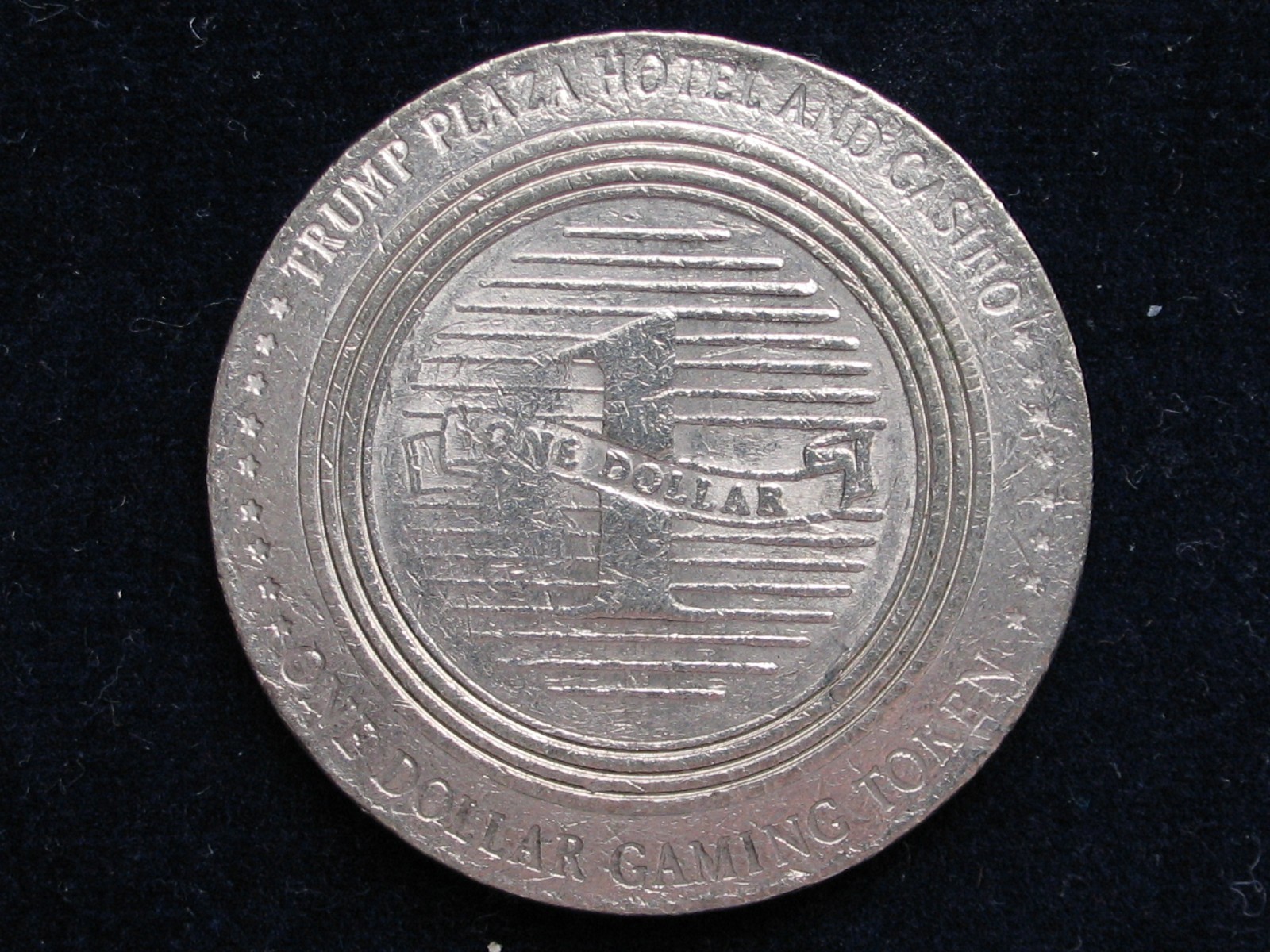 TRUMP PLAZA HOTEL & CASINO * ONE DOLLAR GAMING TOKEN * BOARDWALK * ATLANTIC CITY