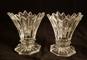 Set-2-Crystal-Footed-Sawtooth-Flaired-Edge-Candlestick-Holders-4-75-034-Excellent