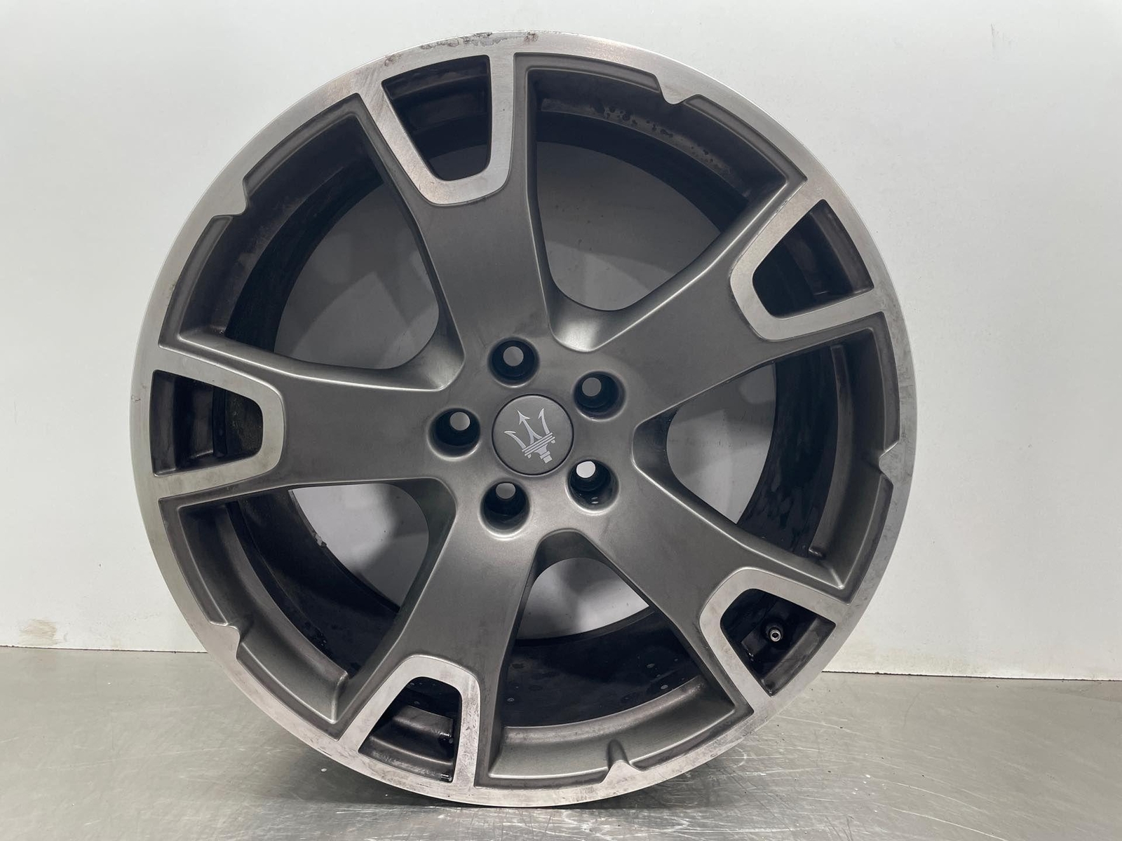 2017 Maserati Levante Wheel Rim 20''x9'' Alloy 5 Spoke *SCUFFED* OEM 670044701