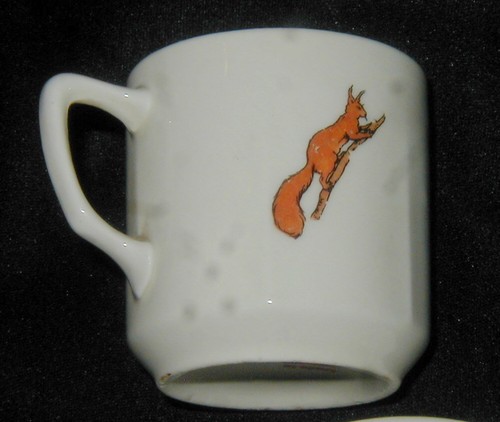 OLD KPM GERMANY CHILD'S PORCELAIN CUP & SAUCER SET, PLAYING, ANIMALS - Picture 4 of 6