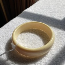 CREAM CORN COLOR BANGLE BRACELET VINTAGE