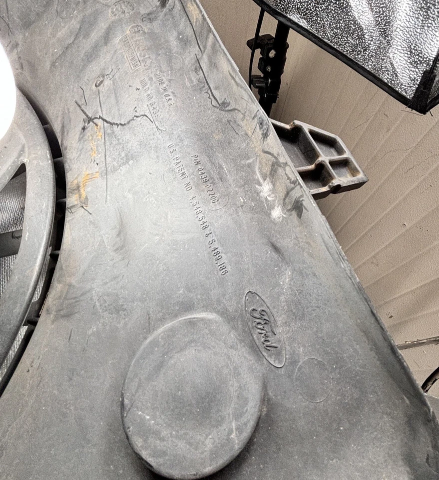 Conjunto de ventilador de refrigeración del motor Lincoln Town Car 1998 F8VH-8C607-AH fabricante original Foto 3 de 4