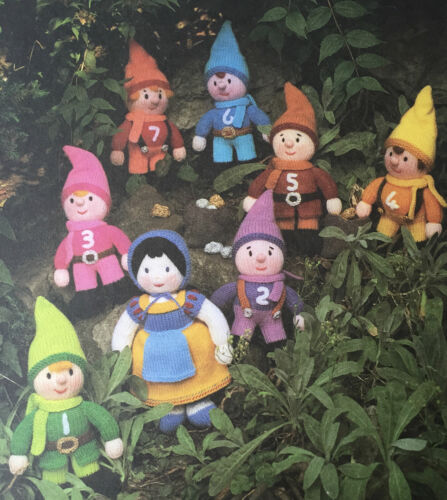 KNITTING PATTERN Jean Greenhowe Snow White + seven 7 dwarfs Fairy tale Toys - Afbeelding 1 van 4