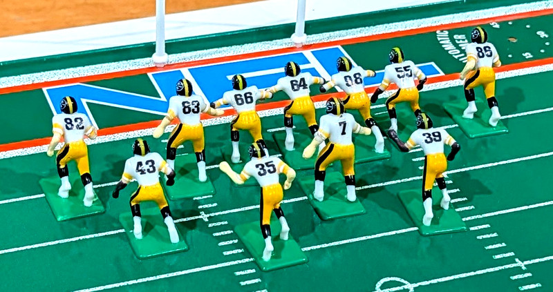 Tudor Electric Football PITTSBURGH STEELERS "Stamped Helmets" WJ/WS VTG NFL Team