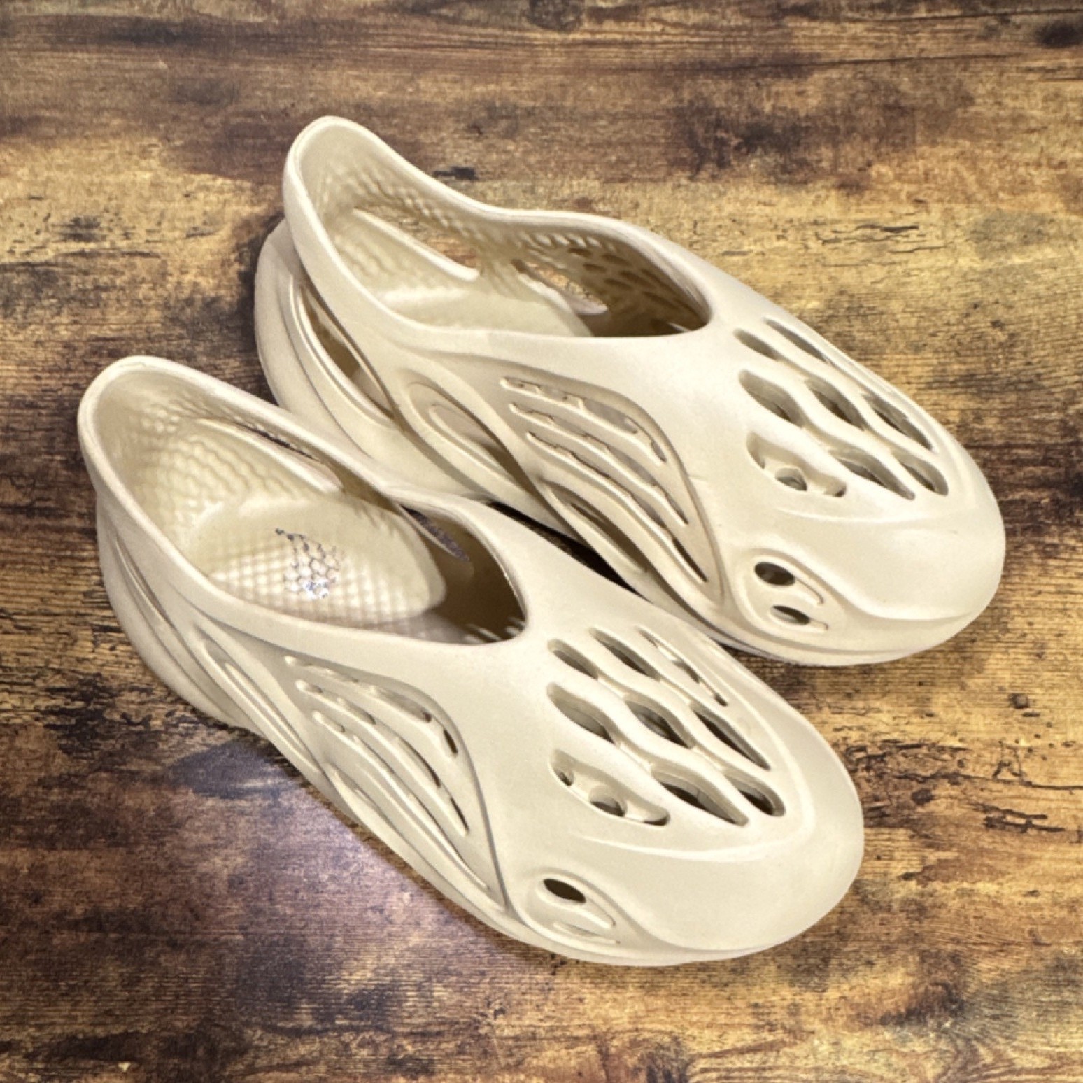 adidas Yeezy Foam RNR Beige Men’s Shoes | Size 8