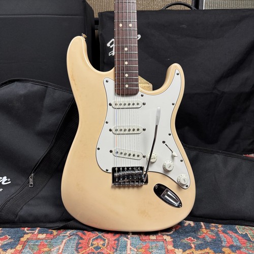 1988 FenderStratocaster Model ST43 Vintage White