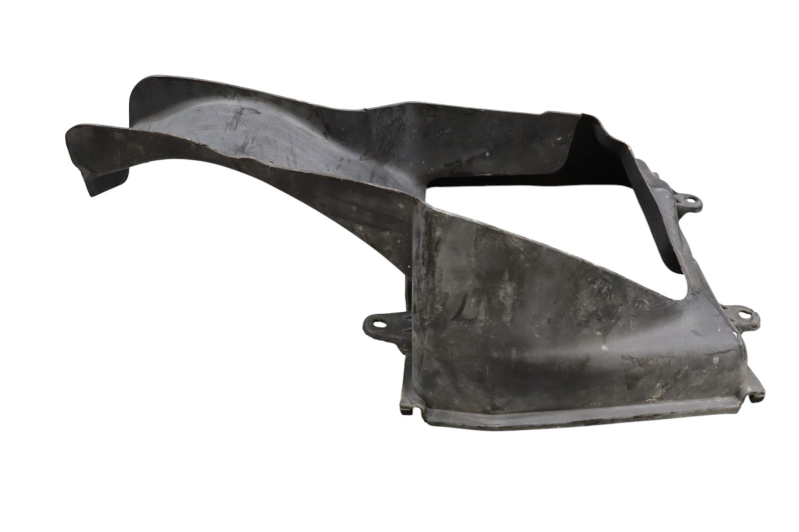 Maserati Ghibli 2014-2019 Front Left Shroud duct P/N 670004140
