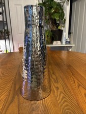 Młotkowany metalowy wazon z West Elm Sliver Kolor