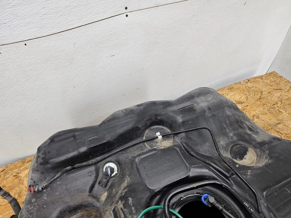 CHEVROLET MALIBU 16-22 DEBAJO DEL COCHE GASOLINA TANQUE DE COMBUSTIBLE Foto 3 de 4