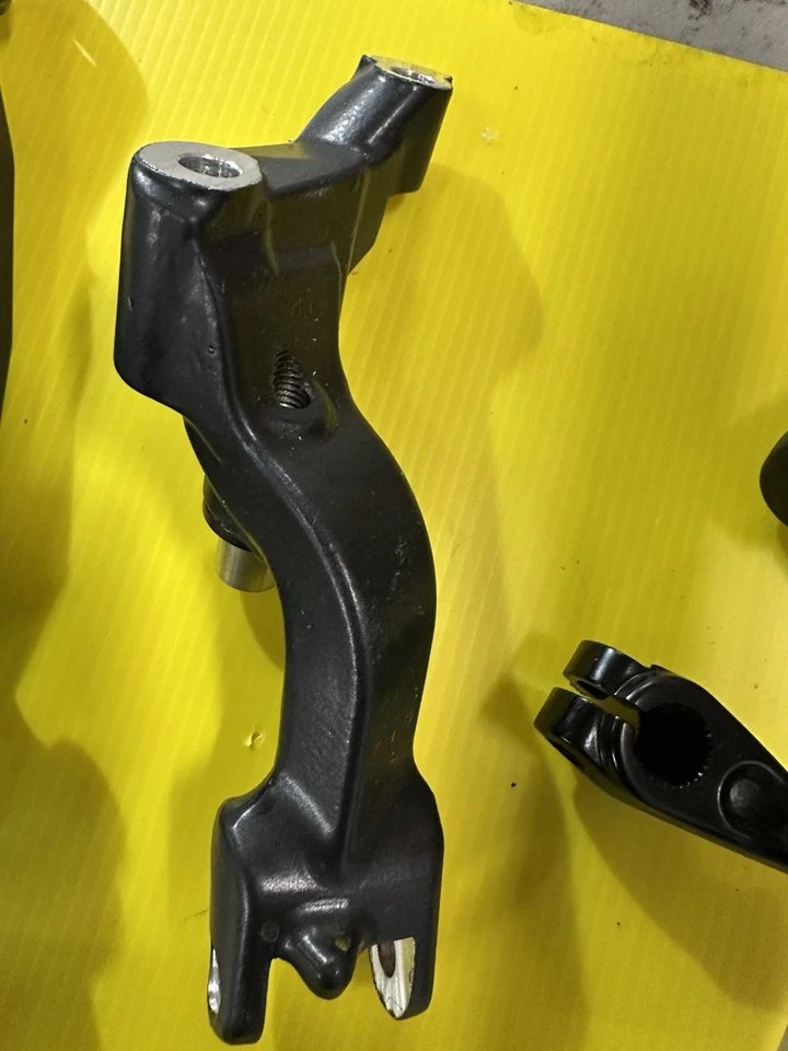 Harley Sportster RH975 MID FOOT CONTROLS - Image 4 of 4