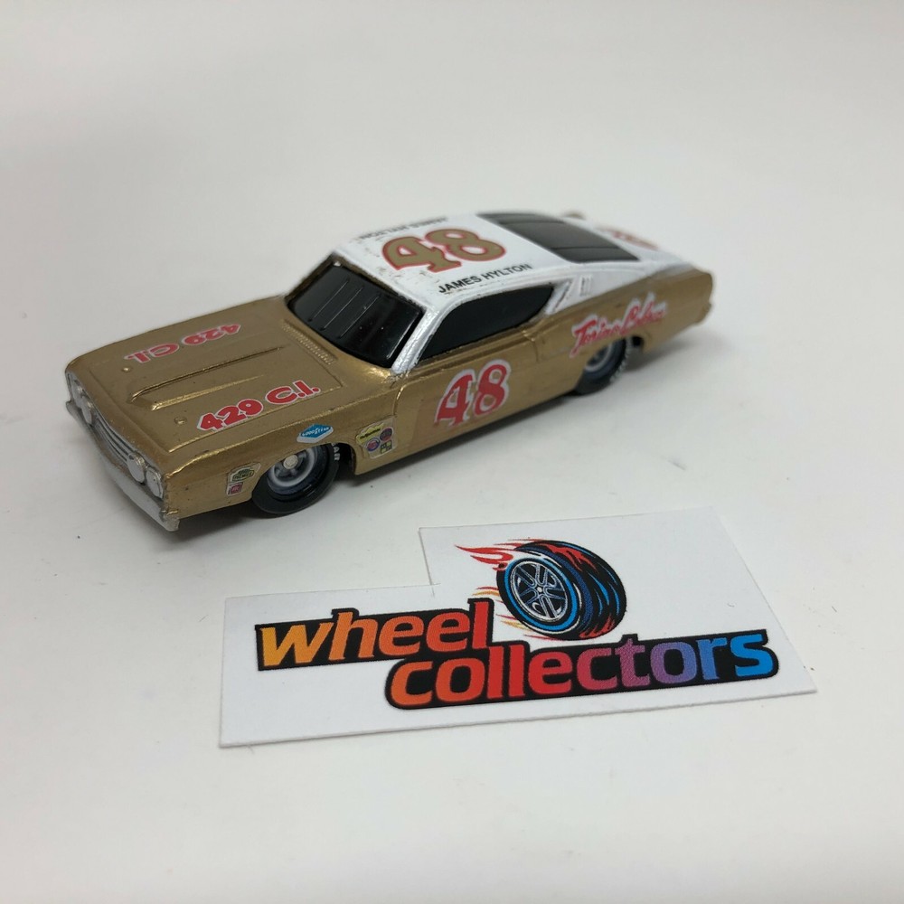 Ford Talladega * Diecast Model 1:64 Scale Racing Champions * F2028