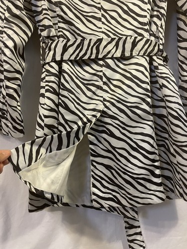 Via Spiga Zebra Belted Coat Size Small - Picture 8 of 10