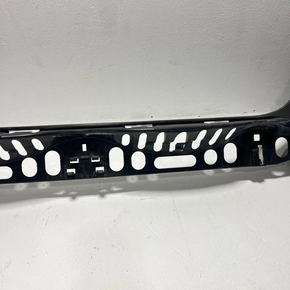 Soporte de cubierta central de parachoques trasero BMW 535iX 2014-2016 OEM Foto 4 de 4