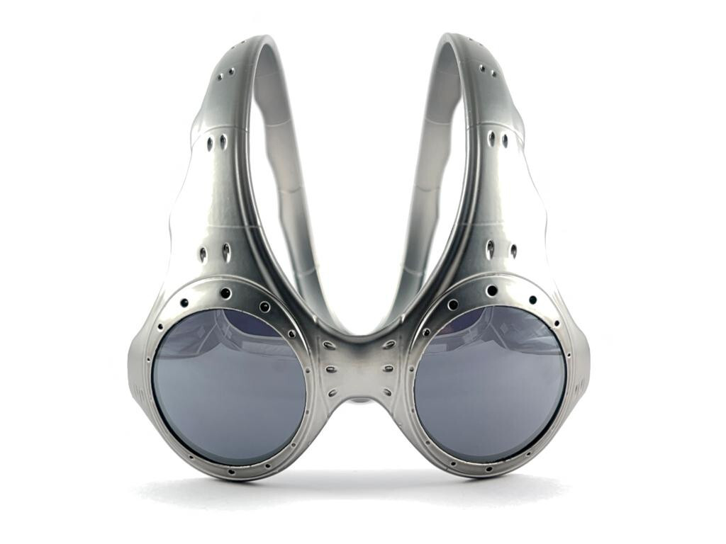 VINTAGE ICONIC OAKLEY OVER THE TOP WRAP ON BLACK LENSES