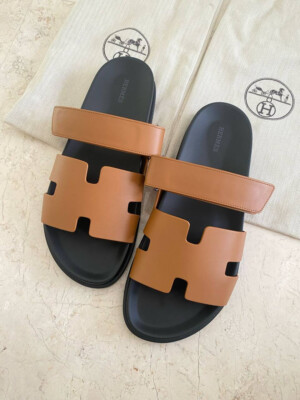 シンプル×エレガント【HERMES】Chypreサンダル 2トーン 黒/茶 Chypre sandal | Hermès USA