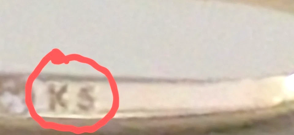 Pendientes colgantes Kendra Scott GP enmarcados rojos iridiscentes madreperla con DB Foto 4 de 4