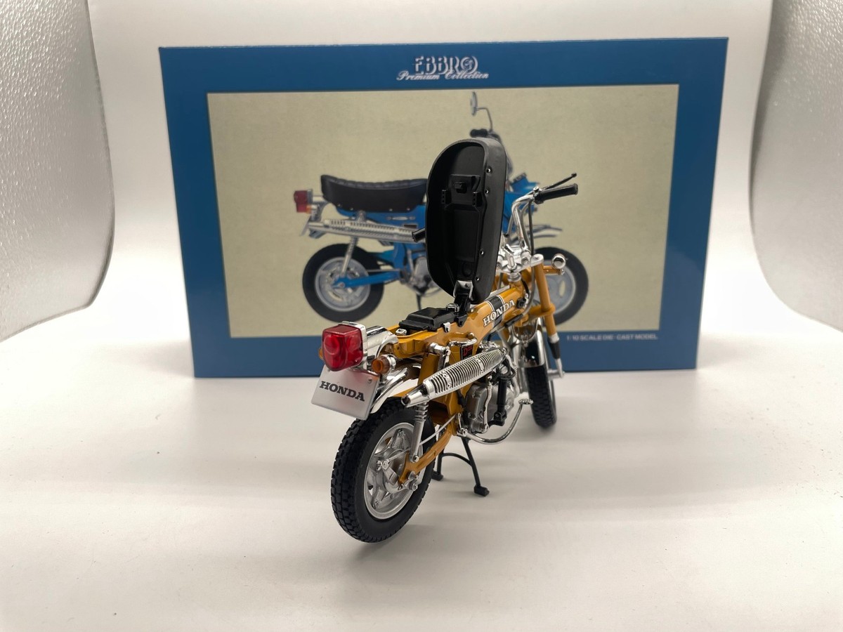 Ebbro 1:10 Scale DieCast Model Dax Honda ST50 1969 Motorcycle Gold