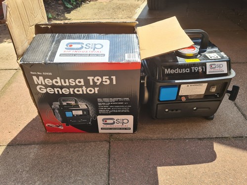 Medusa T951 Stromerzeuger elektronische Zündung Benzin 2 Takt, kaum benutzt läuft gut