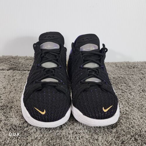 Nike LeBron 18 GS Lakers taglia 7Y nero/oro metallizzato/viola/bianco CW2760-004 - Foto 2 di 10