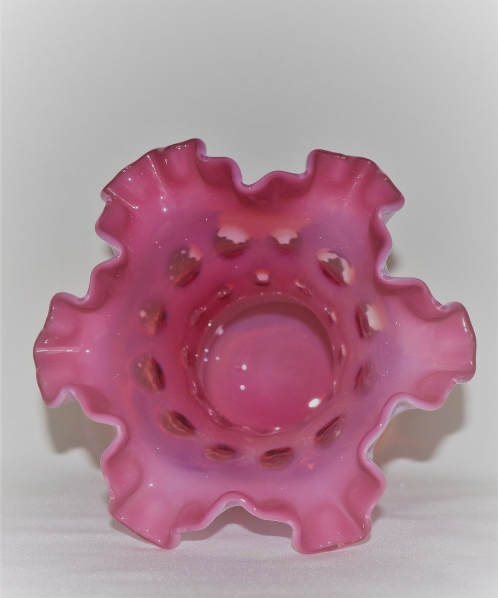 VINTAGE FENTON ART GLASS COIN DOT OPALESCENT RUFFLED EDGE VASE 6 1