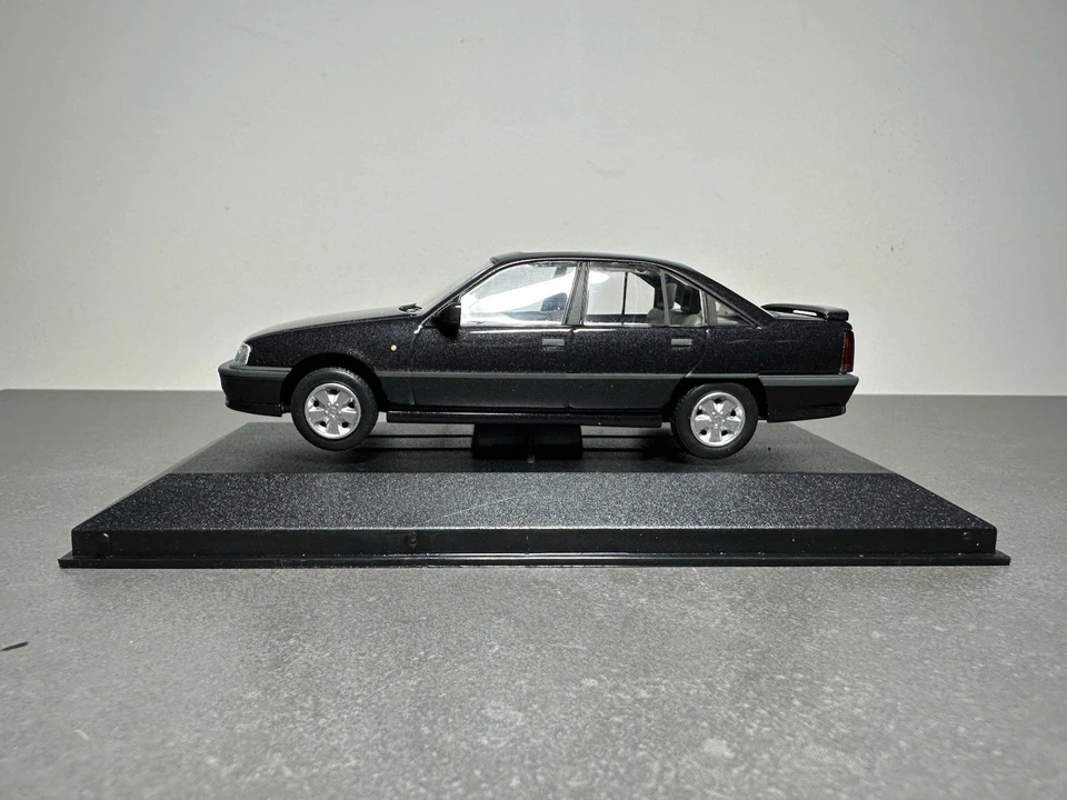 Corgi Vanguards VA14004A Vauxhall Carlton 3000 GSi Starmist Black RHD (UK) - Image 2 of 4