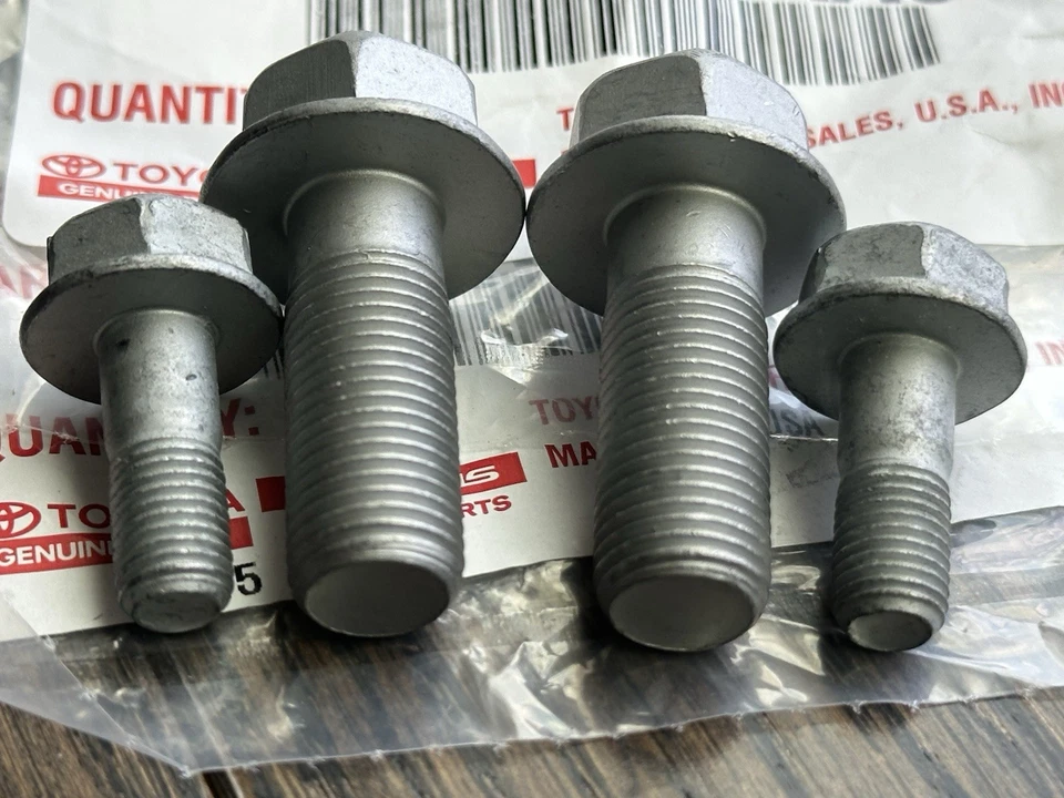 Juego de pernos de pinza delantera OEM 1998-2005 Lexus GS300 17 mm (cantidad 2) y 14 mm (cantidad 2) Foto 2 de 4