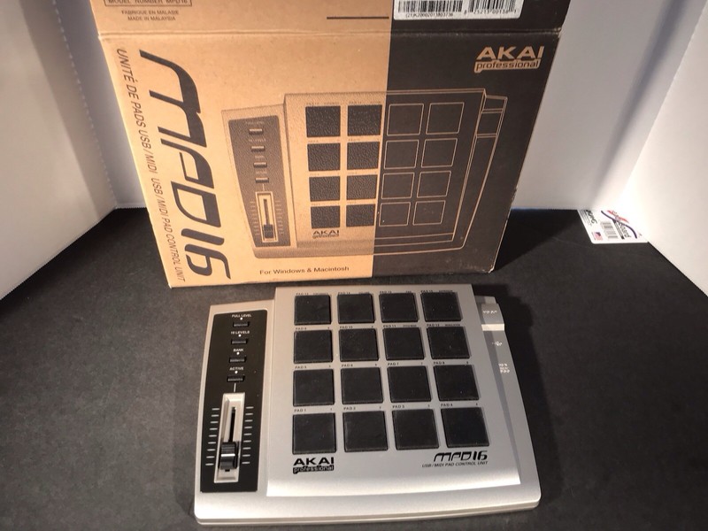 Akai MPD 16