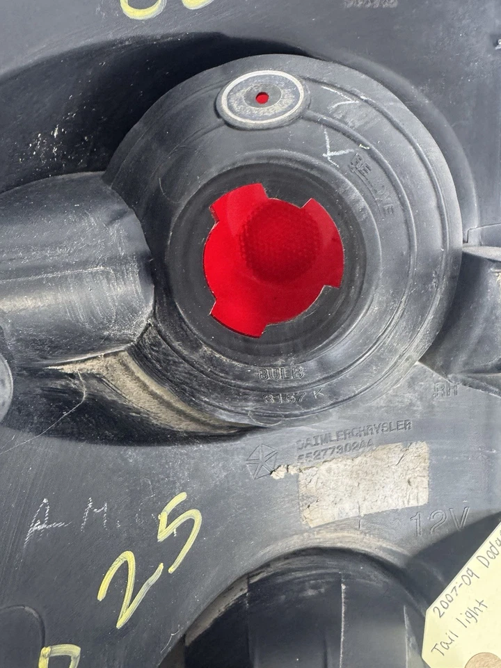 Luz trasera de pasajero Dodge Ram 2500 2007-09 Foto 4 de 4