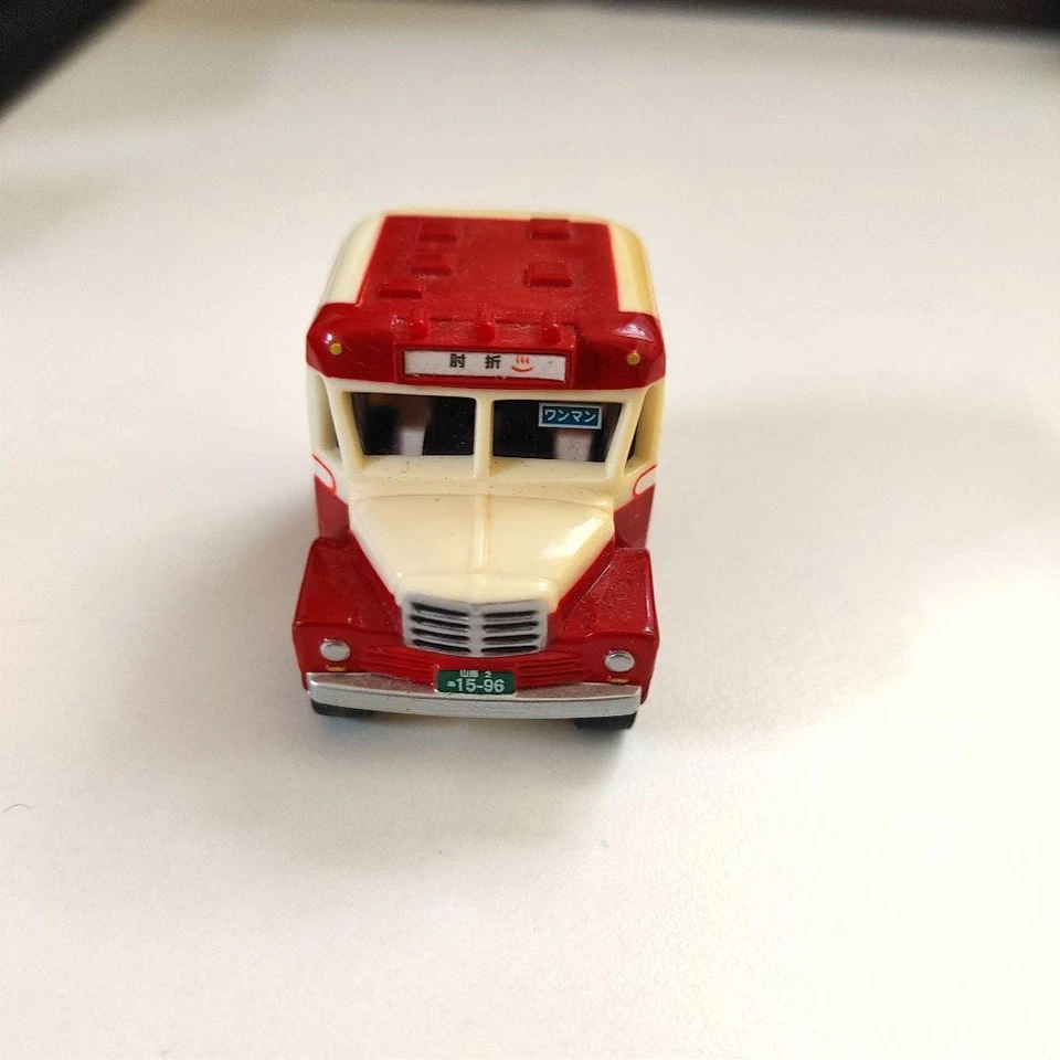 Autobús con capó Yamagata Kotsu Choro-Q Foto 2 de 4