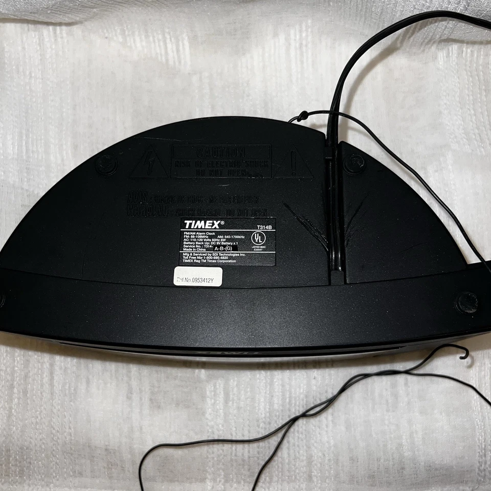 RADIO DESPERTADOR DOBLE TIMEX AM/FM, NEGRO: PANTALLA LCD ROJA: MODELO NO. T314B Foto 3 de 4