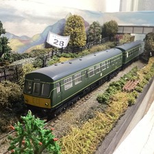 LIMA 00 GAUGE L149899 2-CAR BR GREEN CLASS 101 DMU LOCO. Appears Unused. (28)