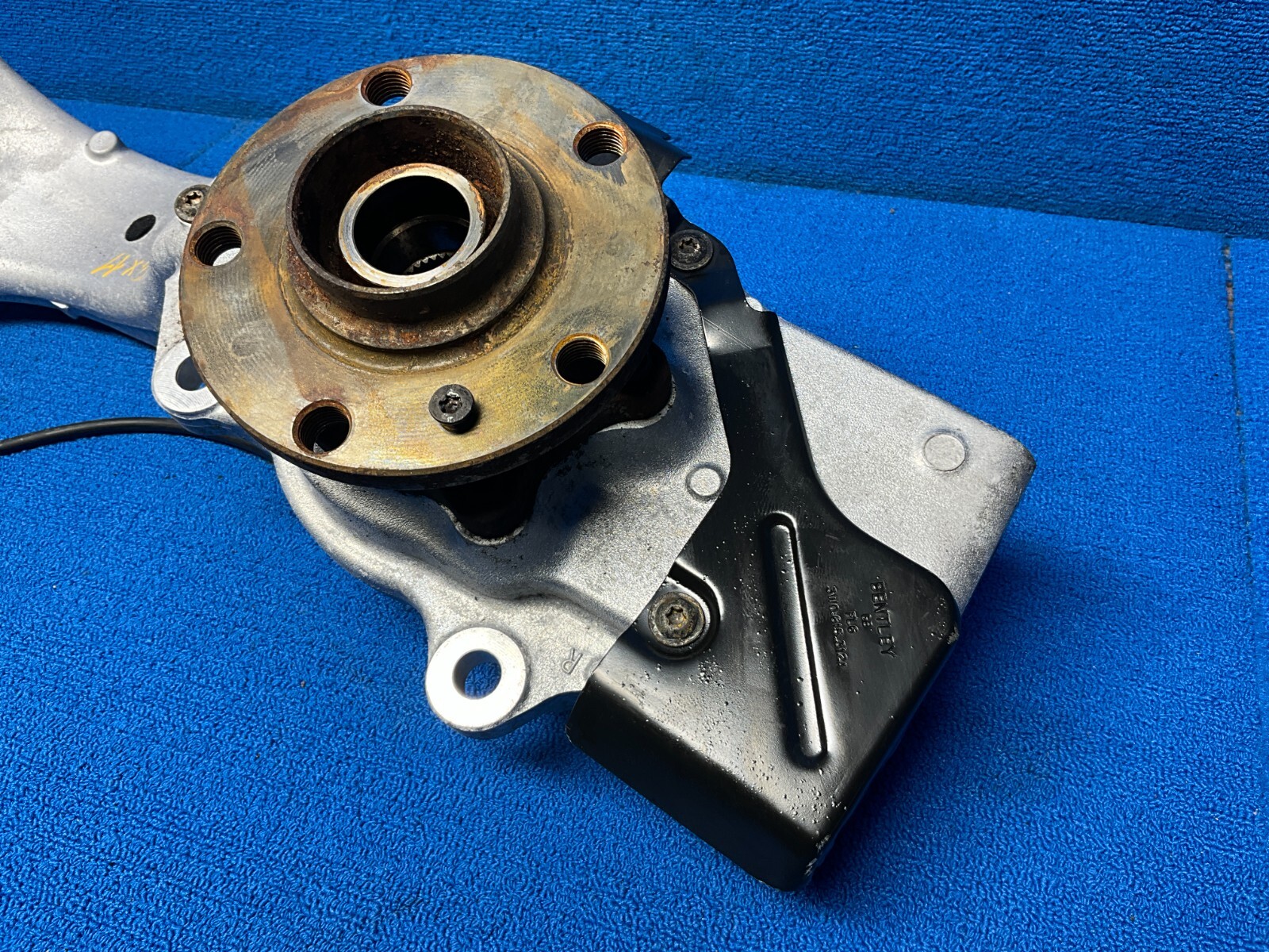 2006 - 2012 BENTLEY CONTINENTAL GTC AWD FRONT RIGHT SIDE SPINDLE KNUCKLE HUB OEM