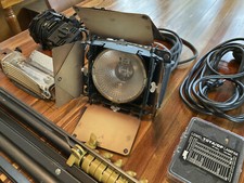 Lowel DV Creator 1 Analog Digital Video Lighting Location Kit