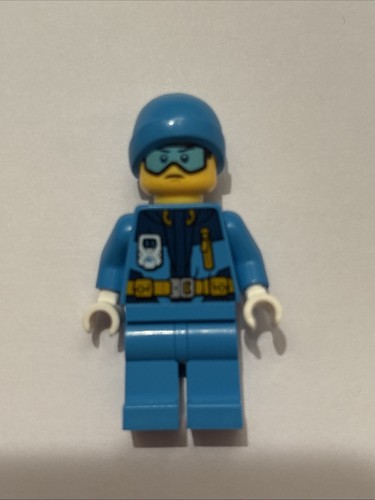 Retired Lego City Artic Explorers - 8 Minifigures Crew From Mobile Base Set - Picture 10 of 21