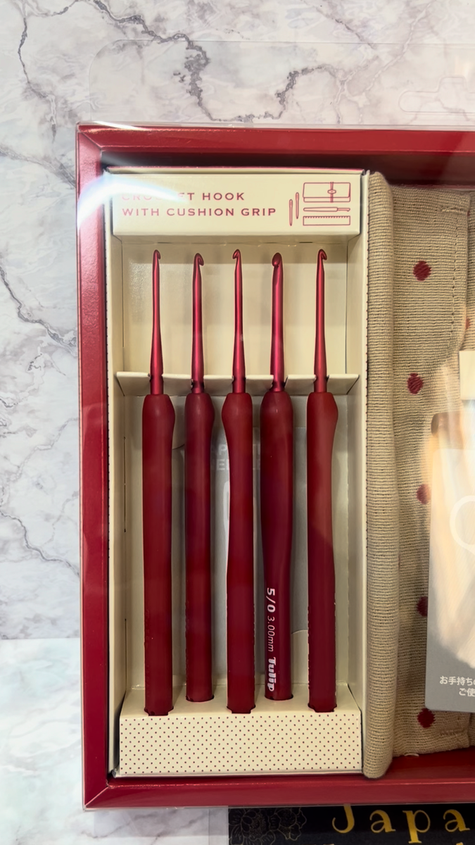 ETIMO Tulip Red Crochet Hook Set with Cushion Grip Knitting