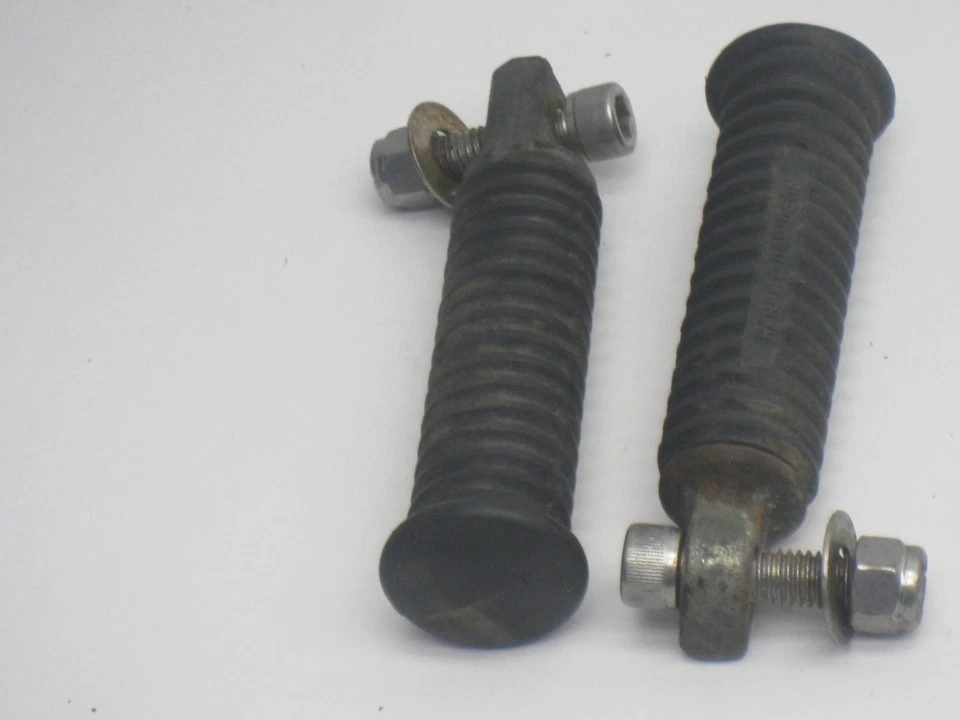 Harley-Davidson XL Roadster 1000 1983 reposapiés trasero pasajero clavijas soportes par Foto 3 de 3