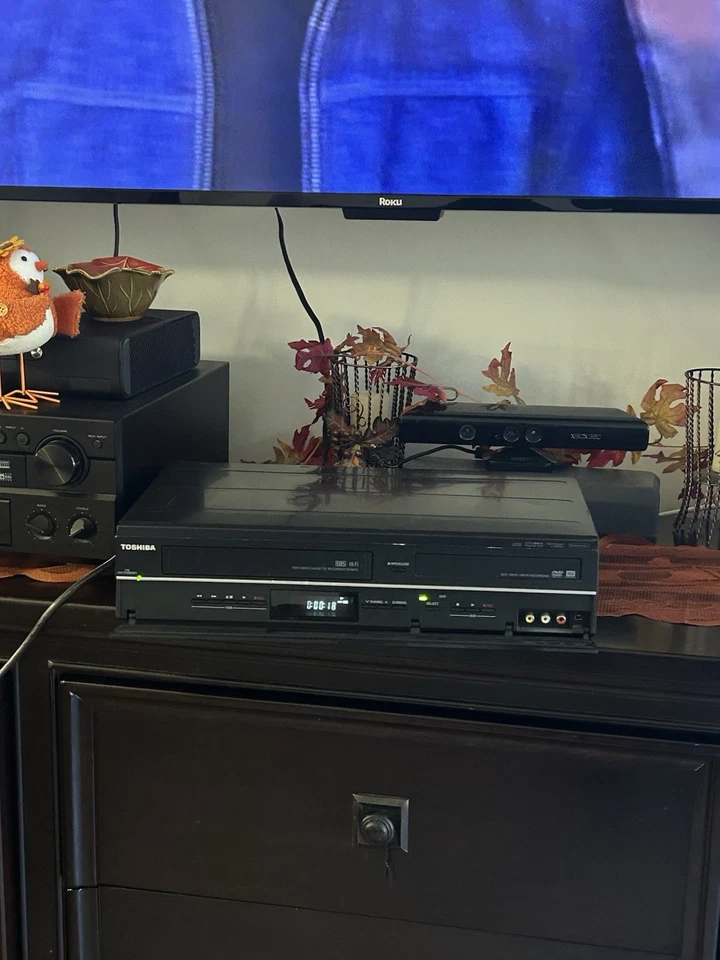 Toshiba DVR670 Negro Con Sintonizador Remoto 1080p Upconversion DVD+VHS Grabadora Foto 3 de 4