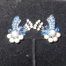 A pair of cute little hand made tibetan silver pink/purple crackle bead